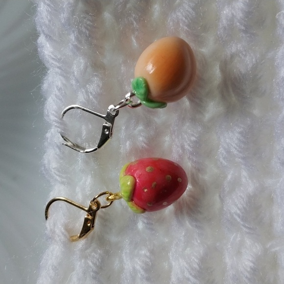 Strawberry Peach Stitch Marker Progress Keeper Set 4 Crochet Knitting Handmade - Picture 8 of 9